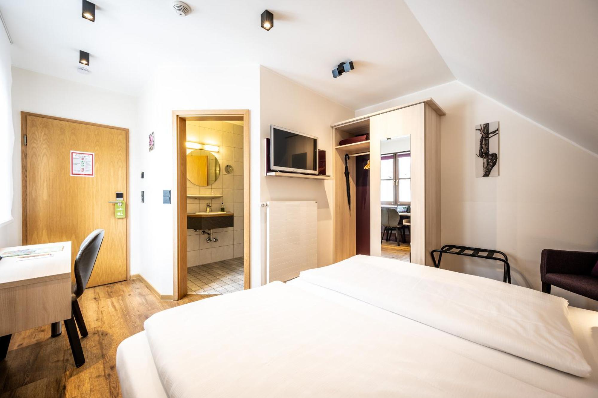 Weinhotel Restaurant Klostermuehle Ockfen エクステリア 写真